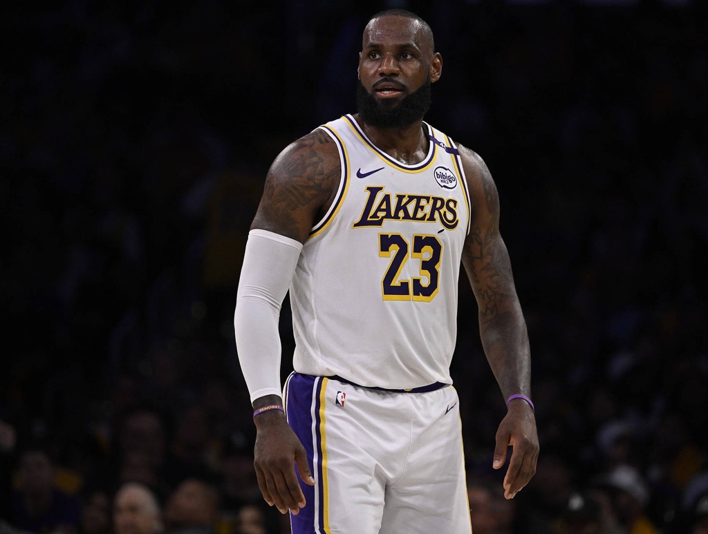 即将开启第23季！Windhorst：詹姆斯还未决定新赛季是否最后一舞